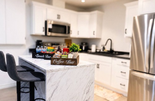 Terra Nova Apartment | Modern 2BR Suite | King & Queen | 5 Min to Airport | Free Parking