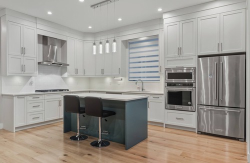 Surrey House | Modern 3BR 3.5BA Family Home in South Surrey