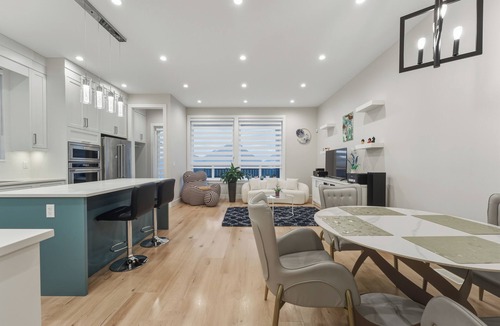 Surrey House | Modern 3BR 3.5BA Family Home in South Surrey