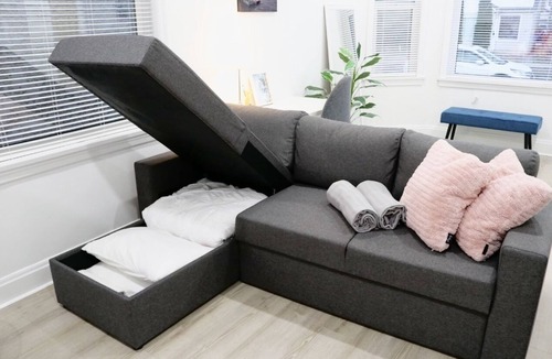 St. James House | Modern 3BR Home near Airport & PoloPark | Sleeps 8