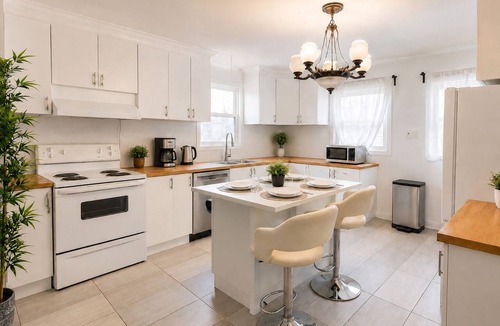 Longueuil Apartment | Modern 3BR Home Near Montreal | Free Parking