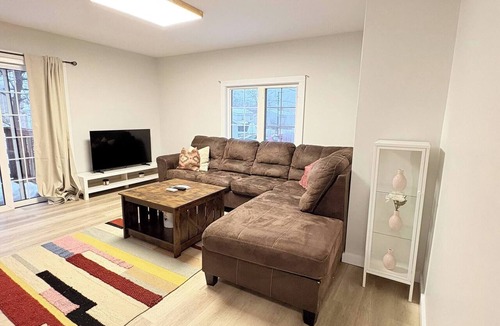 Halifax Apartment | Modern 3BR Near Long Lake Minutes to Downtown