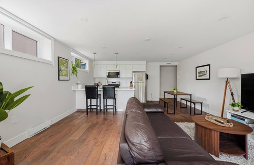 Riley Park-Little Mountain House | Modern 3BR QE Park & 7-Min Walk to SkyTrain