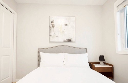 Fort Gary House | Modern 3BR Townhouse with Parking & Laundry