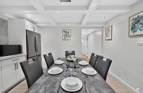 Fraserview House | Modern and spacious 3-BR basement suite