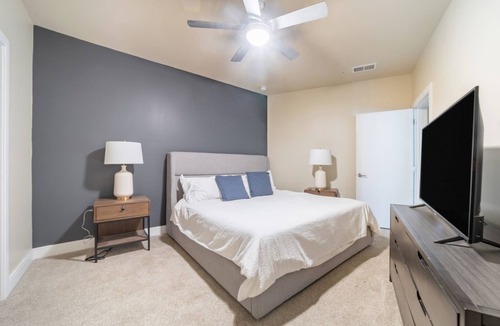 Beachwood Apartment | Modern Apartment in Prime Location (ID3932X6)