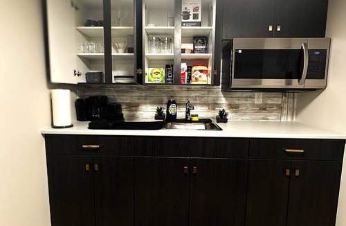 Fort Gary House | Modern Basement Suite w/Free Parking & Trails
