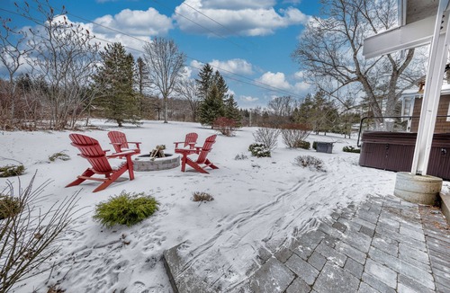 Ellicottville Ski Chalet | Modern Chalet, 2 Acre lot, HOT TUB and NEW OUTDOOR FIREPIT