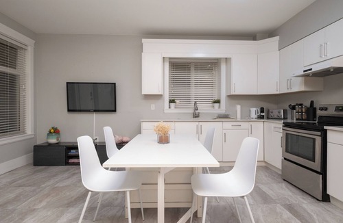 Delta House | Modern Comfort 2BR in Delta - Near Parks & Shops