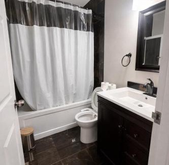 Saskatoon Apartment | Modern Cozy Townhouse Near Everything