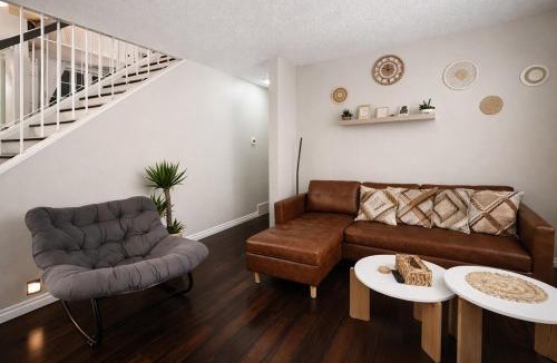 Saskatoon Apartment | Modern Cozy Townhouse Near Everything
