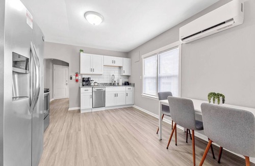 Wyandotte Apartment | Modern Downtown Getaway 1 Queen Bed 1 Bath 65` TV