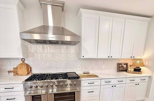 Ashville House | Modern Farmhouse | Firepit | Stocked Trout Stream | 2 Suites