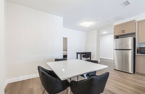 Dean Park Apartment | Modern Fully Furnished 1 Bedroom Apartment Unit 2