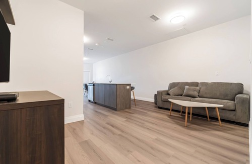 Dean Park Apartment | Modern Fully Furnished 2 Bedroom Apartment Unit 4