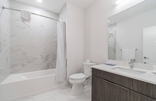Dean Park Apartment | Modern Fully Furnished 2 Bedroom Apartment Unit 4