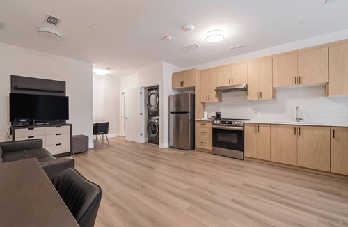 Dean Park Apartment | Modern Fully Furnished 3 Bedroom Apartment Unit 3