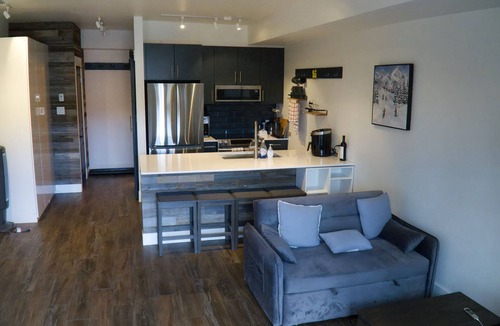 Silver Star Mountain Condo | Modern, ground-level studio suite just steps from your mountain adventures.