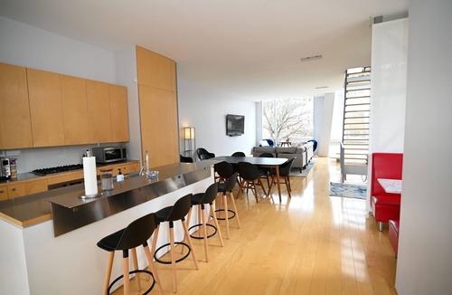 Ohio City House | Modern Home in heart of Cleveland Flats with stunnnig views of Cuyahoga River