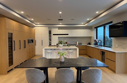 Lynn Valley House | Modern Home with Pool - MAJOR INTERNATIONAL SPORTING EVENT Vancouver