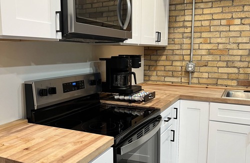 Shawnee Apartment | Modern Loft with Exposed Brick Near Trails & Hocking Hills