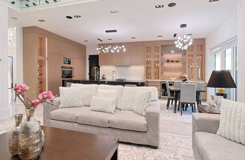 Richmond House | Modern luxury villa with 4 ensuites. Perfect for large family gatherings.