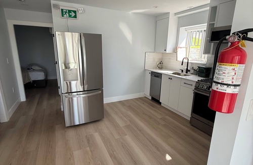 White Rock House | Modern Ocean View Suite in White Rock