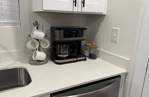 Hickory Apartment | Modern Spacious Stay, Fast Wi-Fi + Workspace