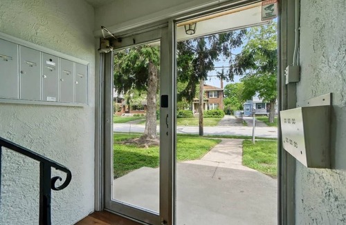 Roselawn Finance Apartment | Modern Studio W/Parking/Long-Term Ready