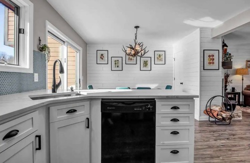 Ellicottville House | Modern Townhome, 2 Decks, Fireplace