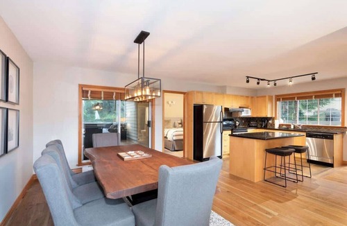 Upper Village Condo | Modern townhouse w/hot tub & parking