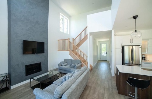Northern Bruce Peninsula House | Modern Waterfront Tobermory Kayaks