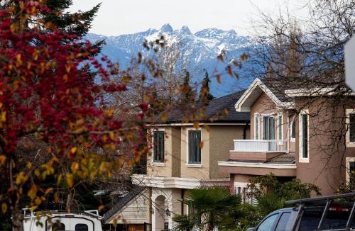Renfrew-Collingwood House | Modern West Coast Contemporary Suite