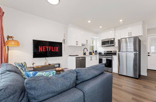 Northeast Edmonton House | Morden Garden Suite With Parking