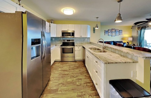 Put-in-Bay Condo | Morning Coffee, Endless Water Views | 12 ppl| C107