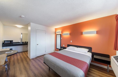 Cranbrook Hotel | Motel 6 Cranbrook