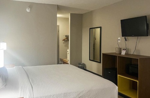 Fremont Hotel | Motel 6 Fremont, OH