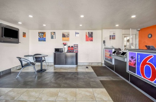 North Ridgeville Hotel | Motel 6 North Ridgeville, OH - Cleveland Intl Airport - N Ridgeville