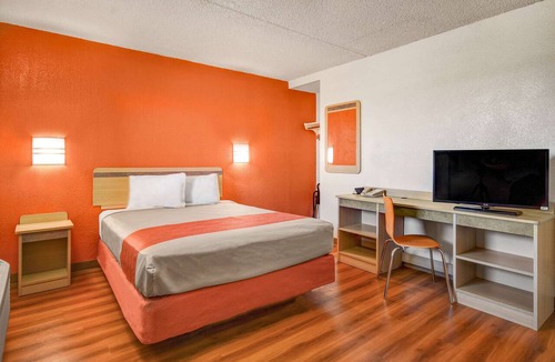 North Ridgeville Hotel | Motel 6 North Ridgeville, OH - Cleveland Intl Airport - N Ridgeville