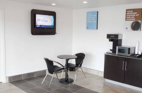 North Ridgeville Hotel | Motel 6 North Ridgeville, OH - Cleveland Intl Airport - N Ridgeville