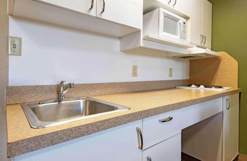 Rochester Hotel | Motel 6 Suites Rochester Henrietta, NY