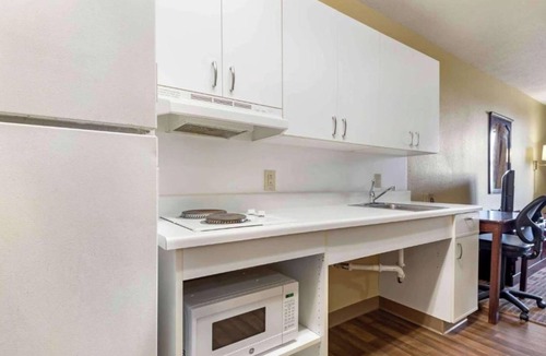 Rochester Hotel | Motel 6 Suites Rochester Henrietta, NY