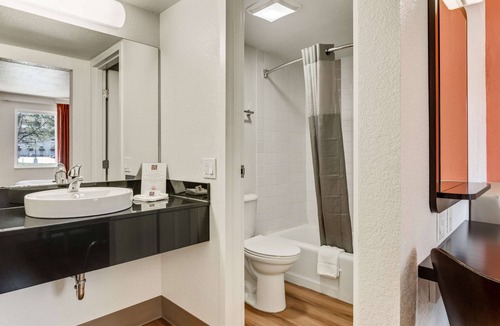 Youngstown Hotel | Motel 6 Youngstown, OH