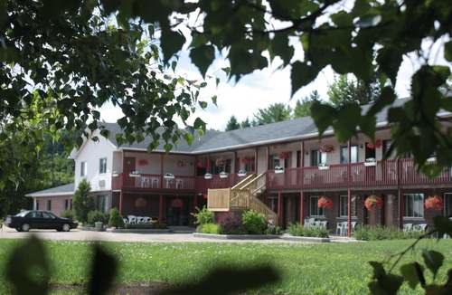 Val David Hotel | Motel Le Radisson de Val-David