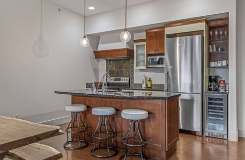 Canmore Apartment | Mountain View, a 3BR Penthouse with Private Balconies