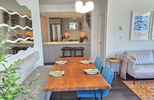 Downtown Eastside Condo | Mountain View l Gym, Patio & Parking, 5 mins to DT