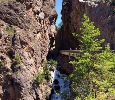 Radium Hot Springs Apartment | Mountain View Radium Condo - Copper Horn Village