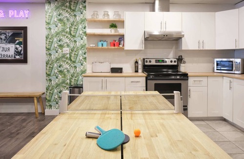 Plateau Mont Royal Apartment | MTLVR #09 | Gather w/friends, pool table, arcade