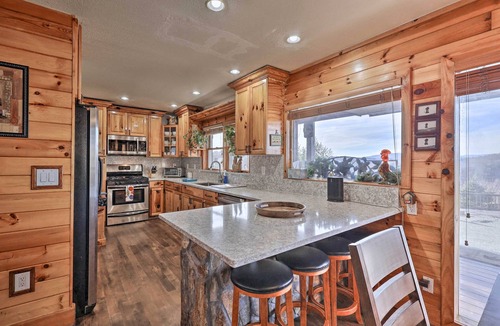 Piney Creek Cabin | Mtn Views & Fire Pit: Rustic Piney Creek Cabin