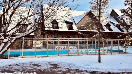 Canmore House | Mystic Springs Chalets managed by Little Sister Getaways